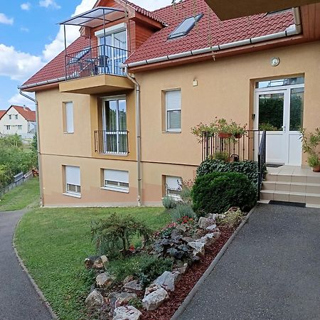 Zita Apartman Егер Екстериор снимка