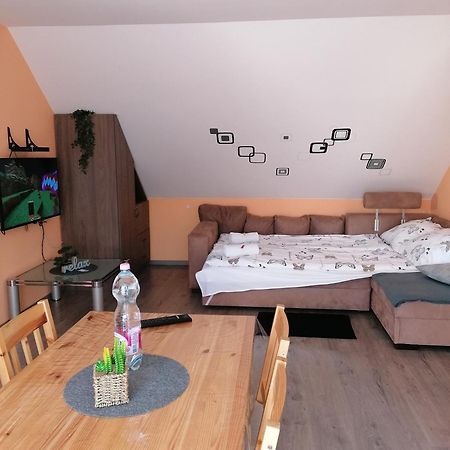 Zita Apartman Егер Екстериор снимка