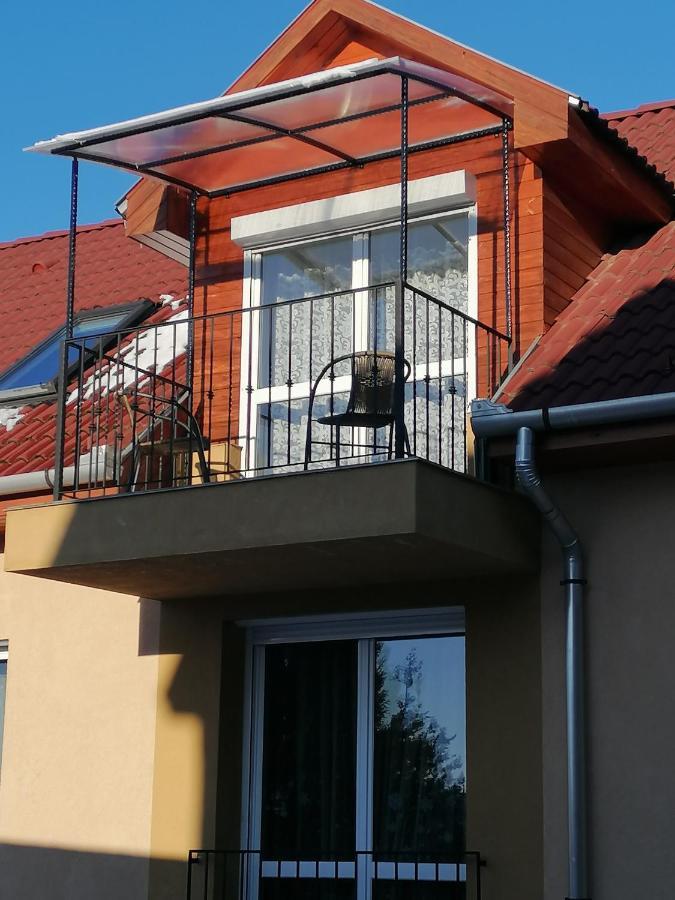 Zita Apartman Егер Екстериор снимка