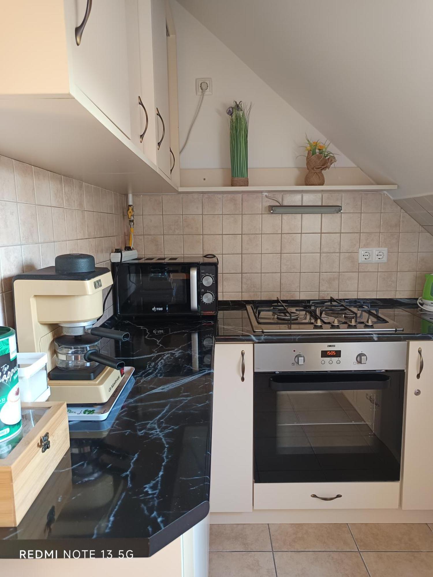 Zita Apartman Егер Екстериор снимка
